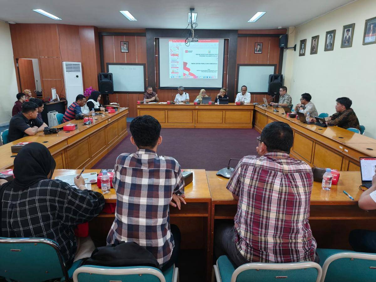 Kegiatan Penyerapan Pandangan mengenai isu Revisi Undang-undang Pemilu untuk Masa Depan Pemilu dan Demokrasi di Indonesia, di Ruang Rapat Senat, Fakultas Ilmu Sosial dan Ilmu Politik Universitas Hasanuddin, Makassar, pada Jumat (26/09/2025). (Dok. Istimewa)