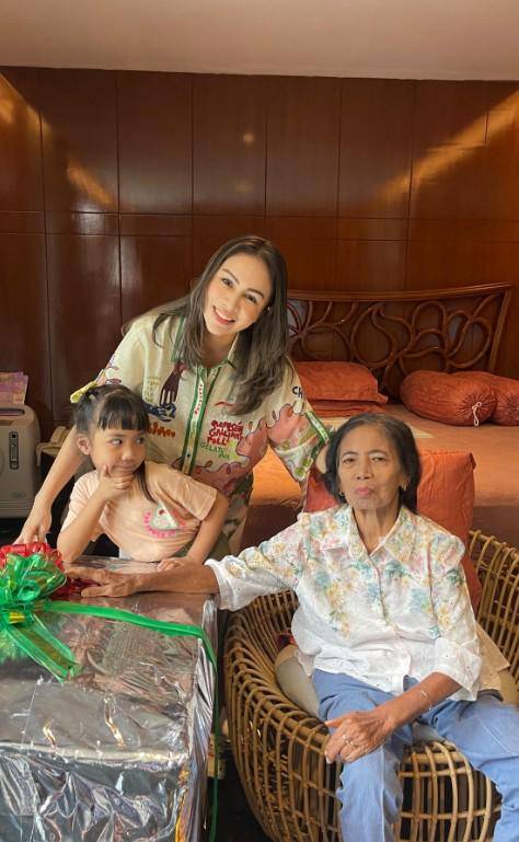Kenangan Momo Geisha dan Ibundanya (Instagram.com/therealmomogeisha)