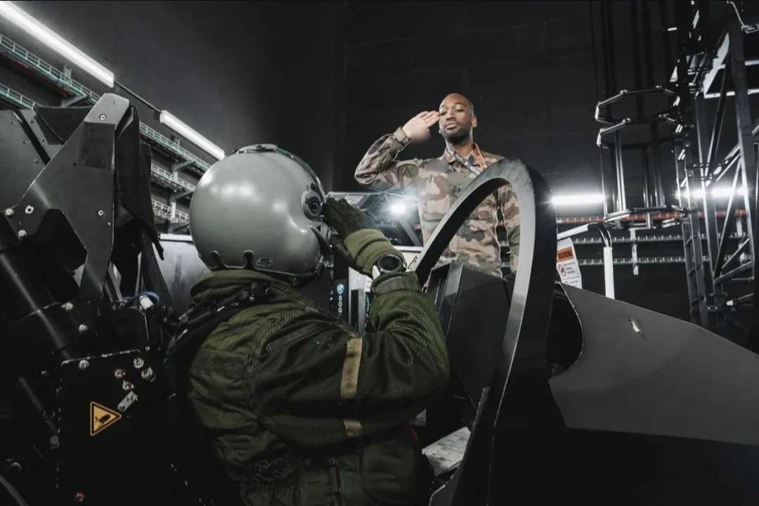 (www.instagram.com/@militer.udara)