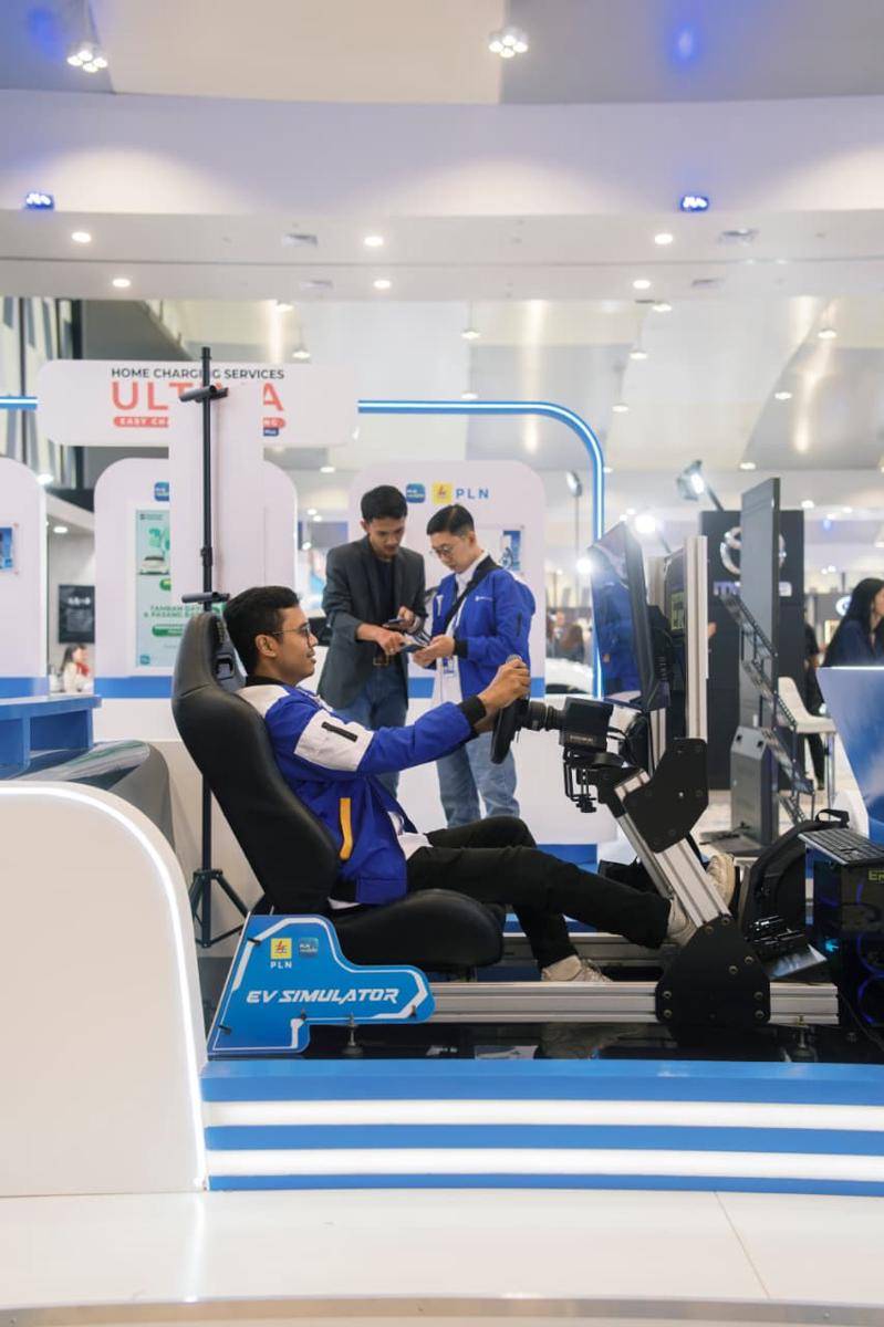 Giias semarang, pln, simulator mobil listrik