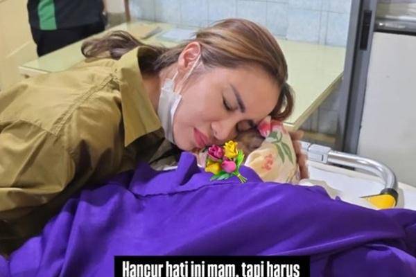 Kenangan Momo Geisha dan Ibundanya (Instagram.com/therealmomogeisha)