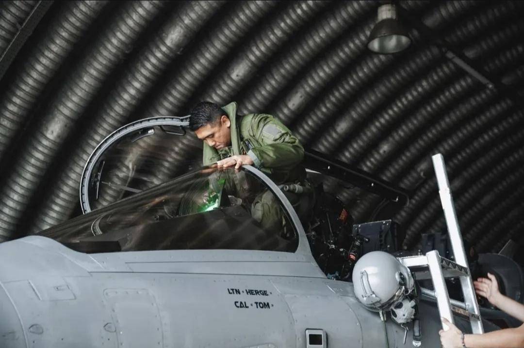 (www.instagram.com/@militer.udara)