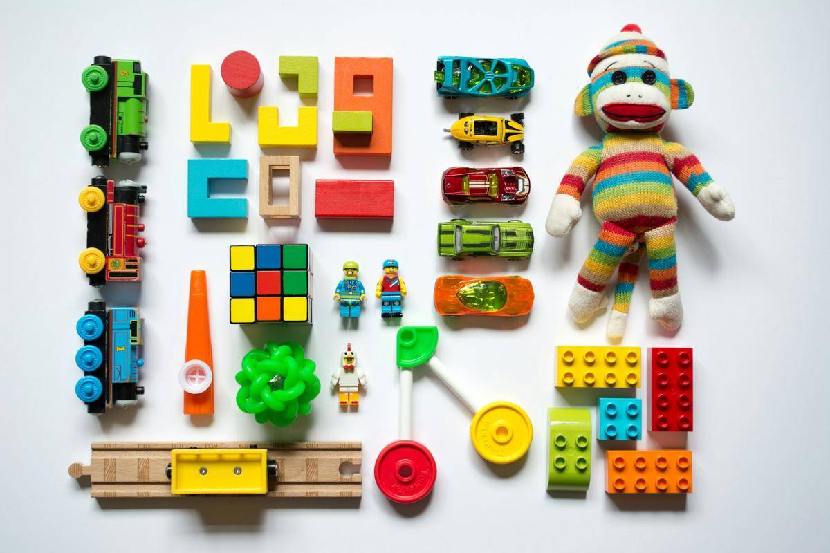 ilustrasi mainan anak (unsplash.com/Vanessa Bucceri)
