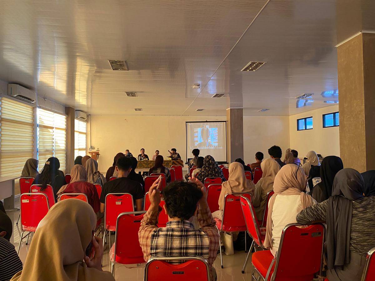 Acara Nonton Bareng dan Diskusi Publik yang Digelar Masyarakat Jurnalis Lingkungan Indonesia atau The Society of Indonesian Environmental Journalists (SIEJ) Simpul Lampung bersama Teknokra Unila, Taman Diskusi FISIP Unila, Pojok FISIP Unila, Aliansi Pers Mahasiswa Lampung, serta HMJ Sosiologi Unila, di Graha Kemahasiswaan Universitas Lampung (Dok.IDN Times Istimewa)