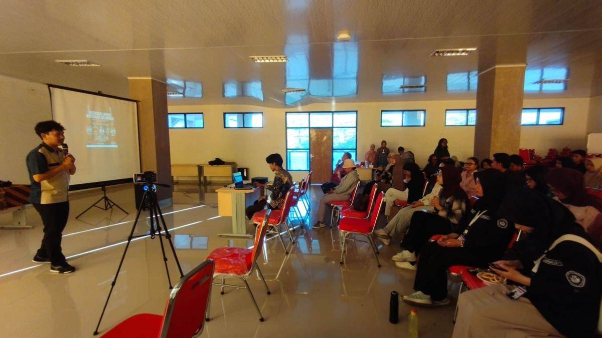 Acara Nonton Bareng dan Diskusi Publik yang Digelar Masyarakat Jurnalis Lingkungan Indonesia atau The Society of Indonesian Environmental Journalists (SIEJ) Simpul Lampung bersama Teknokra Unila, Taman Diskusi FISIP Unila, Pojok FISIP Unila, Aliansi Pers Mahasiswa Lampung, serta HMJ Sosiologi Unila, di Graha Kemahasiswaan Universitas Lampung (Dok.IDN Times Istimewa)