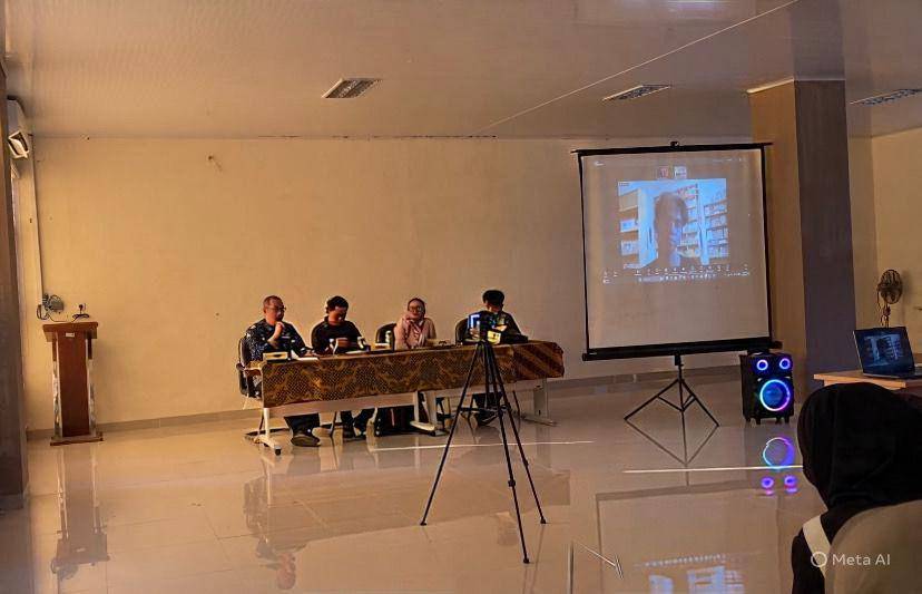 Acara Nonton Bareng dan Diskusi Publik yang Digelar Masyarakat Jurnalis Lingkungan Indonesia atau The Society of Indonesian Environmental Journalists (SIEJ) Simpul Lampung bersama Teknokra Unila, Taman Diskusi FISIP Unila, Pojok FISIP Unila, Aliansi Pers Mahasiswa Lampung, serta HMJ Sosiologi Unila, di Graha Kemahasiswaan Universitas Lampung (Dok.IDN Times Istimewa)