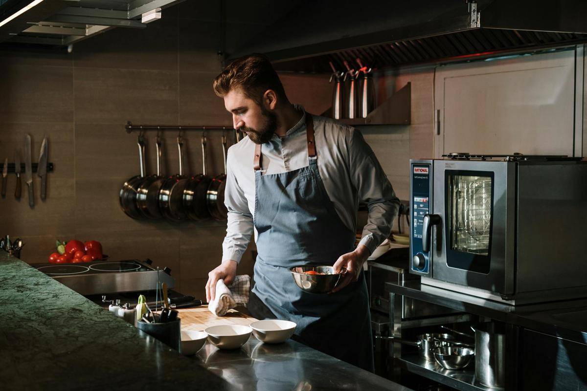 ilustrasi chef (pexels.com/cottonbro studio)