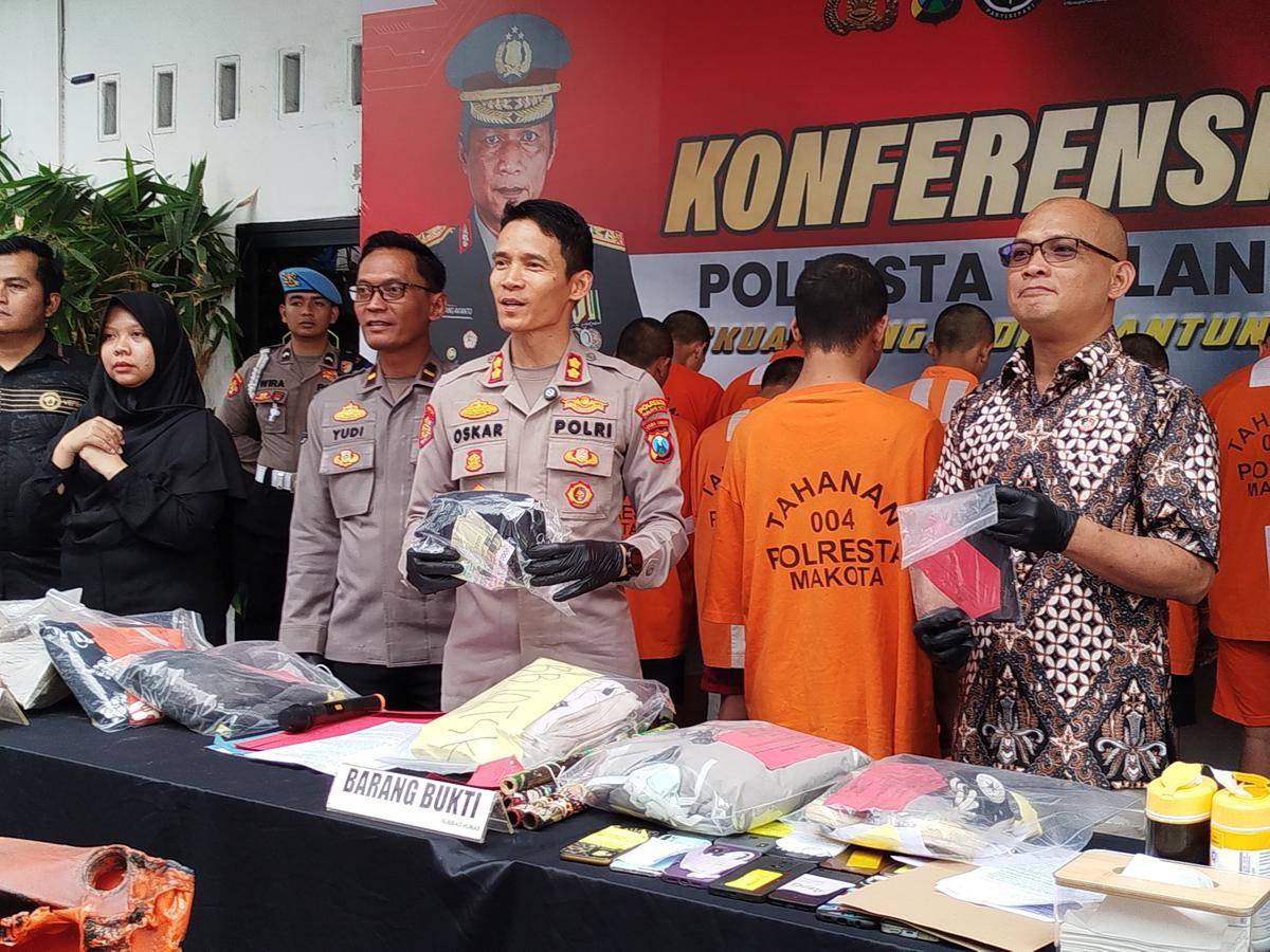 Konferensi pers kasus upaya pembakaran kantor DPRD Kota Malang. (IDN Times/Rizal Adhi Pratama)