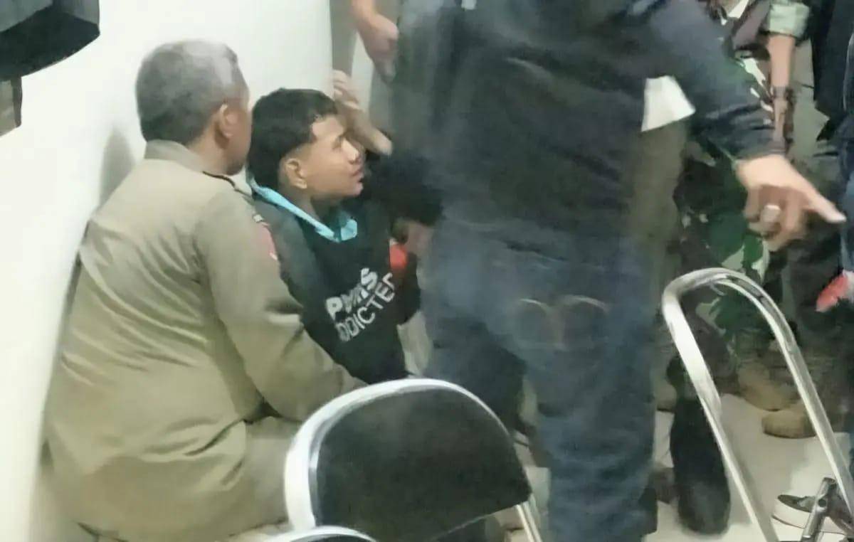 YAP saat diamankan oleh Satpol PP Kota Malang. (IDN Times/Istimewa)