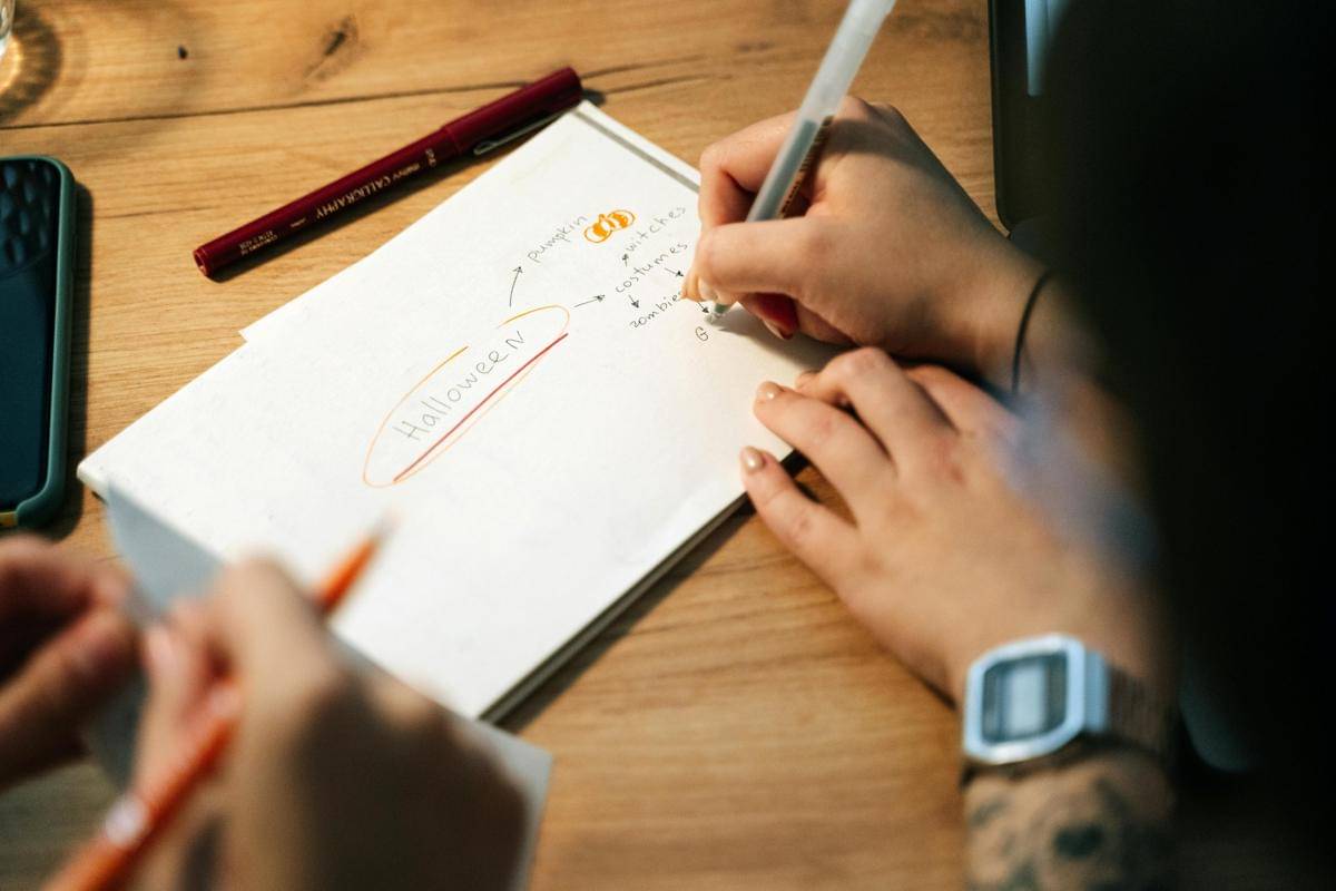 ilustrasi mind map journal (pexels.com/Ivan Samkov)