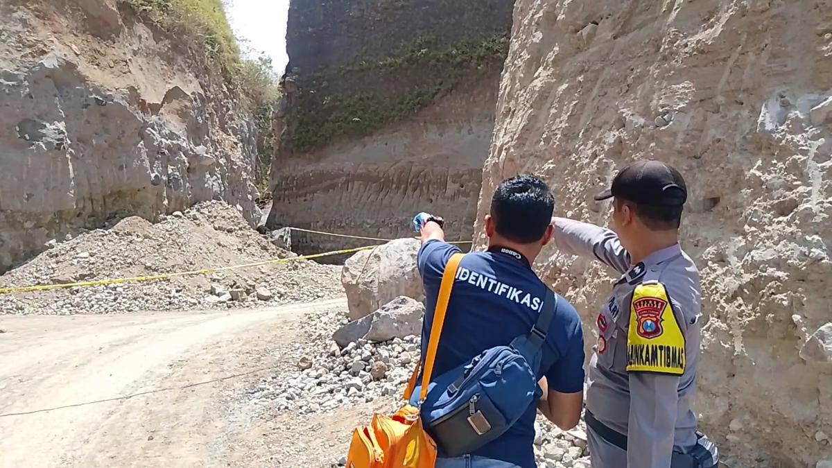 Tebing setinggi 15 meter di tambang galian C Desa Trosono Parang longsor timpa sopir truk. IDN Times/Riyanto.