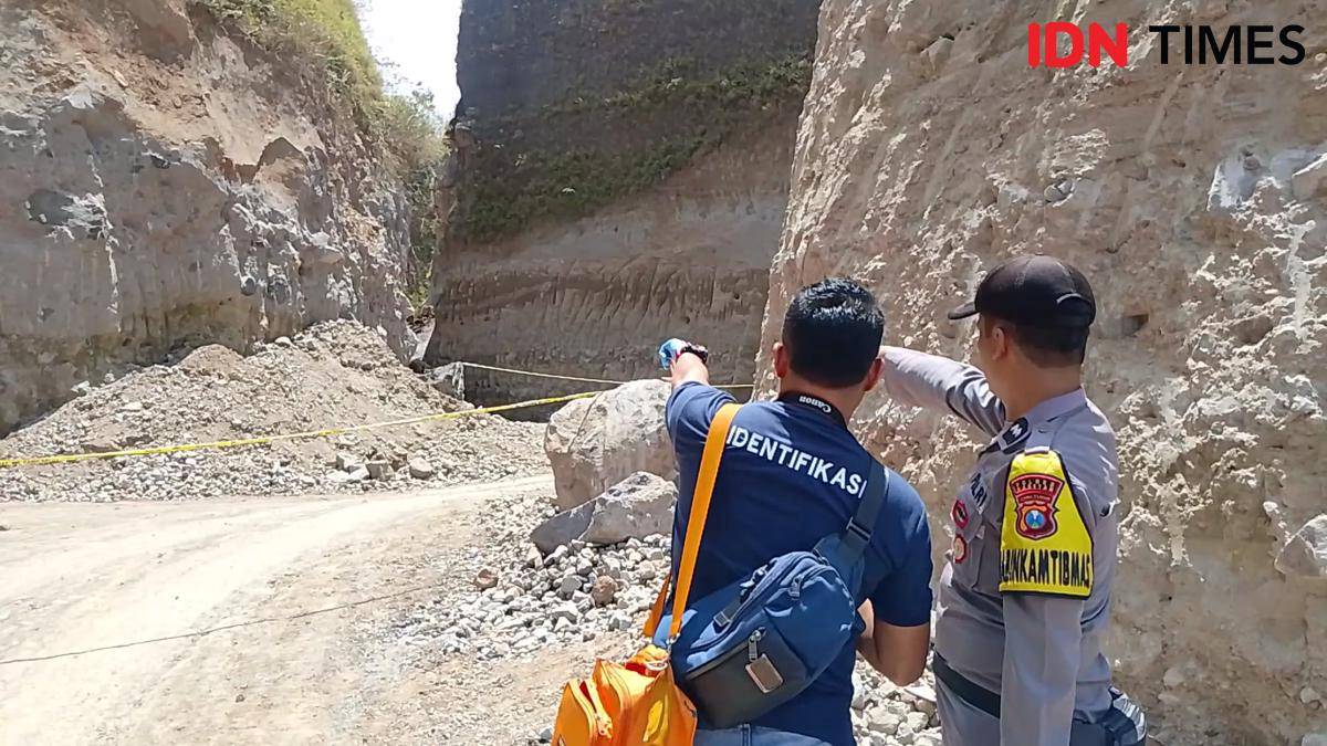 Tebing setinggi 15 meter di tambang galian C Desa Trosono Parang longsor timpa sopir truk. IDN Times/Riyanto.