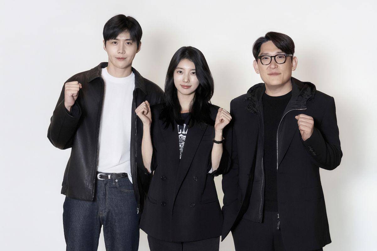 Kim Seon Ho, Suzy, dan sutradara Han Jae Rim (dok. Disney+/Delusion)