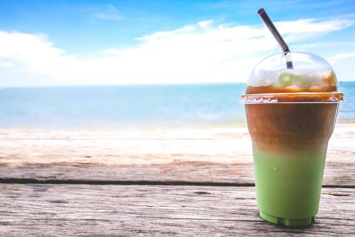 ilustrasi kopi matcha (vecteezy.com/ronnarong thanuthattaphong)