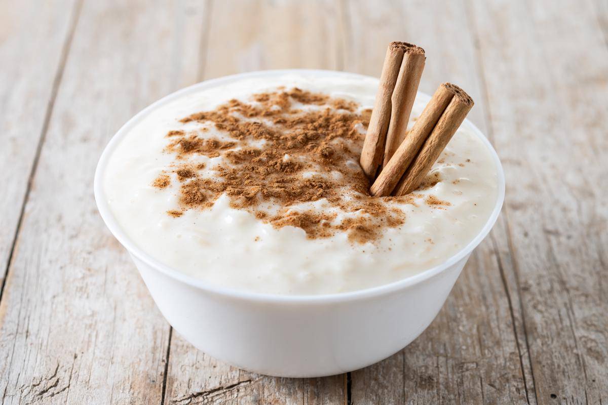 ilustrasi resep rice pudding simpel