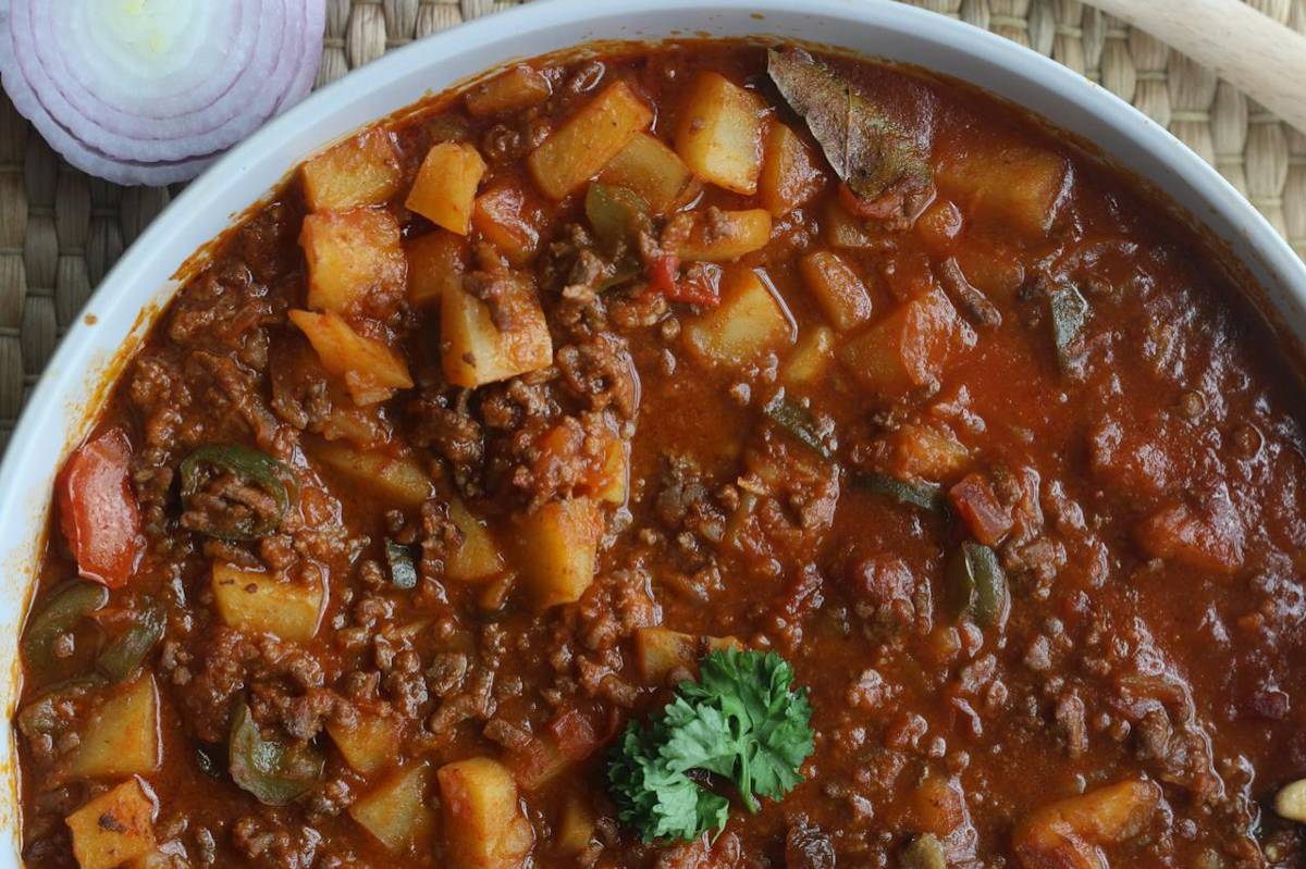 ilustrasi tumis daging sapi giling dan kentang 
