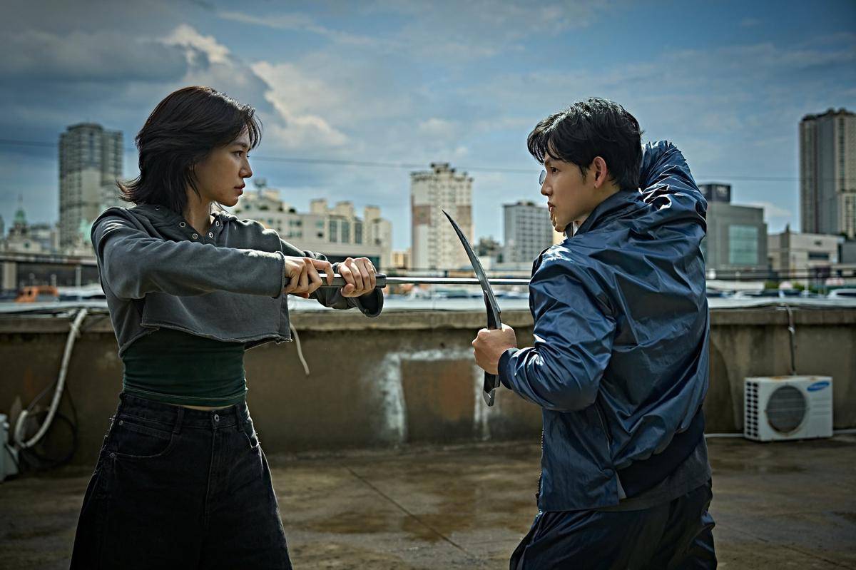Park Gyu Young dan Im Si Wan di film Mantis 