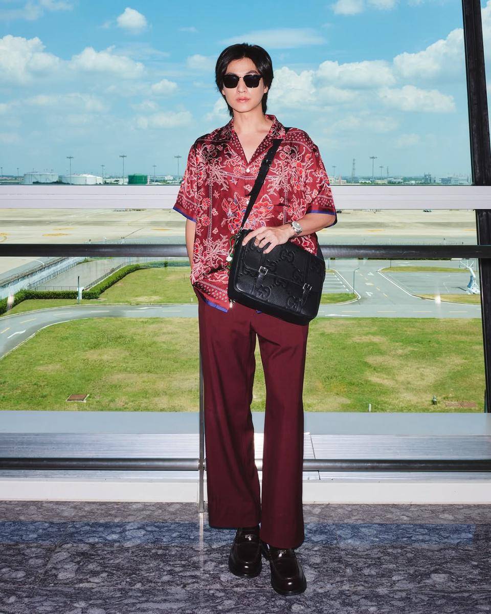 styling kemeja pattern ala Gulf Kanawut (instagram.com/gulfkanawut)