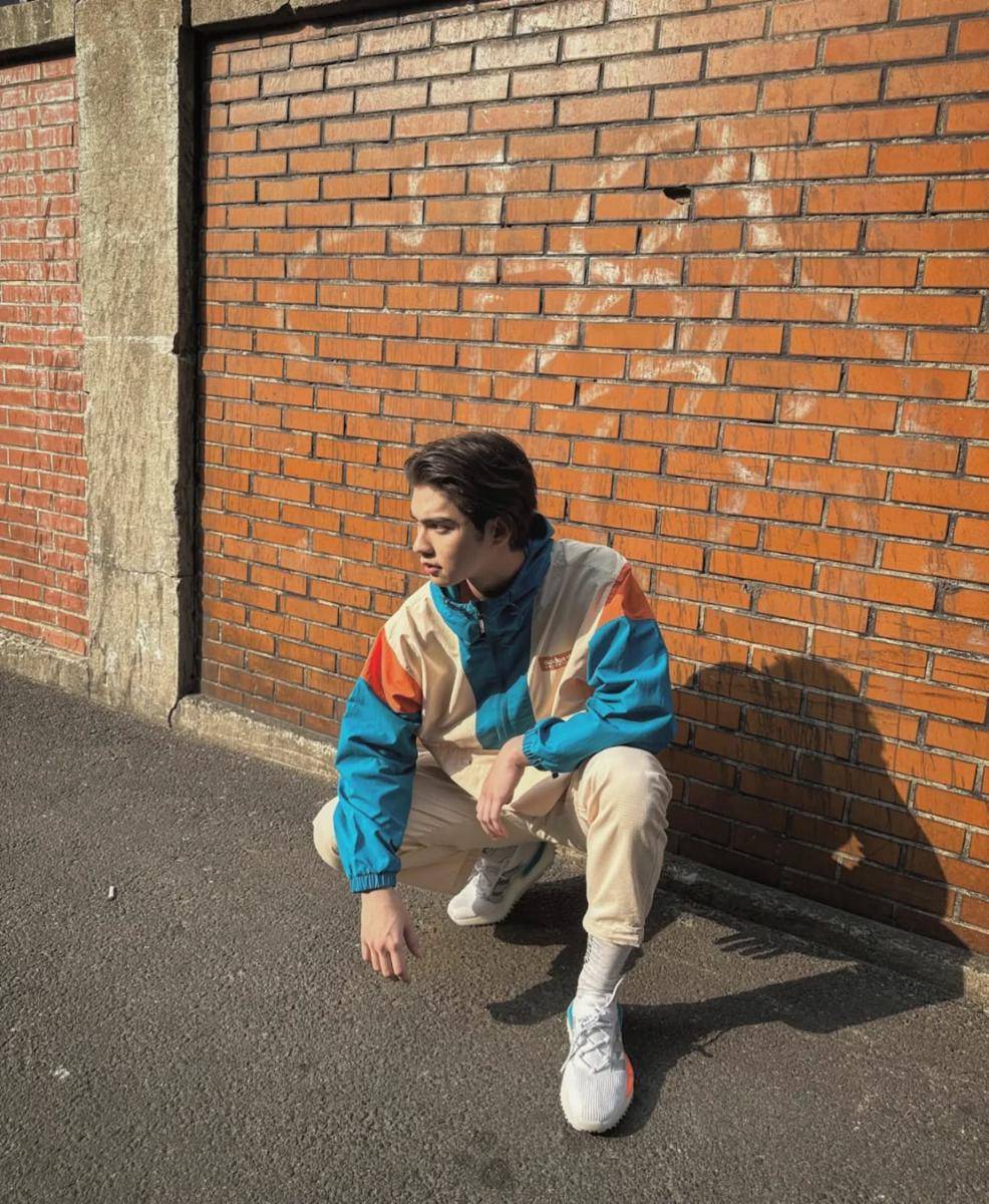 outfit athleisure ala Bright Vachirawit (instagram.com/bbrightvc)
