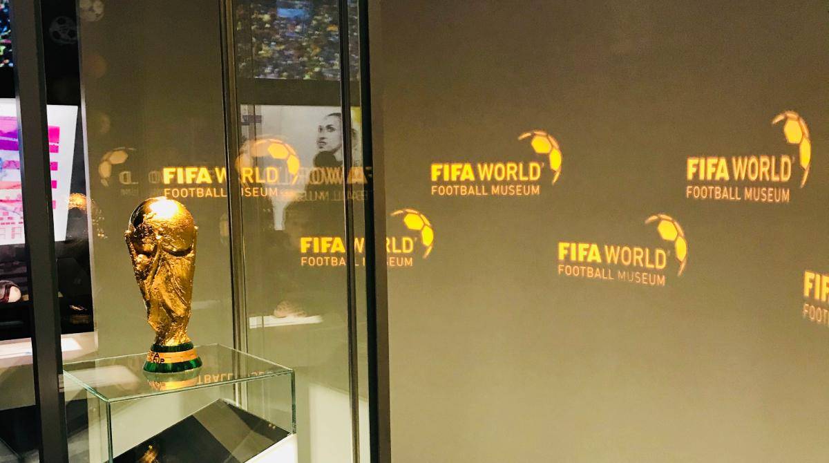 potret trofi Piala Dunia di museum FIFA Zurich, Swiss