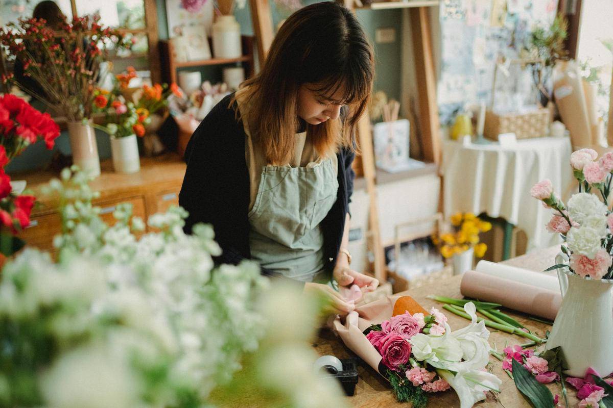 ilustrasi pelaku bisnis florist (pexels.com/Amina Filkins)