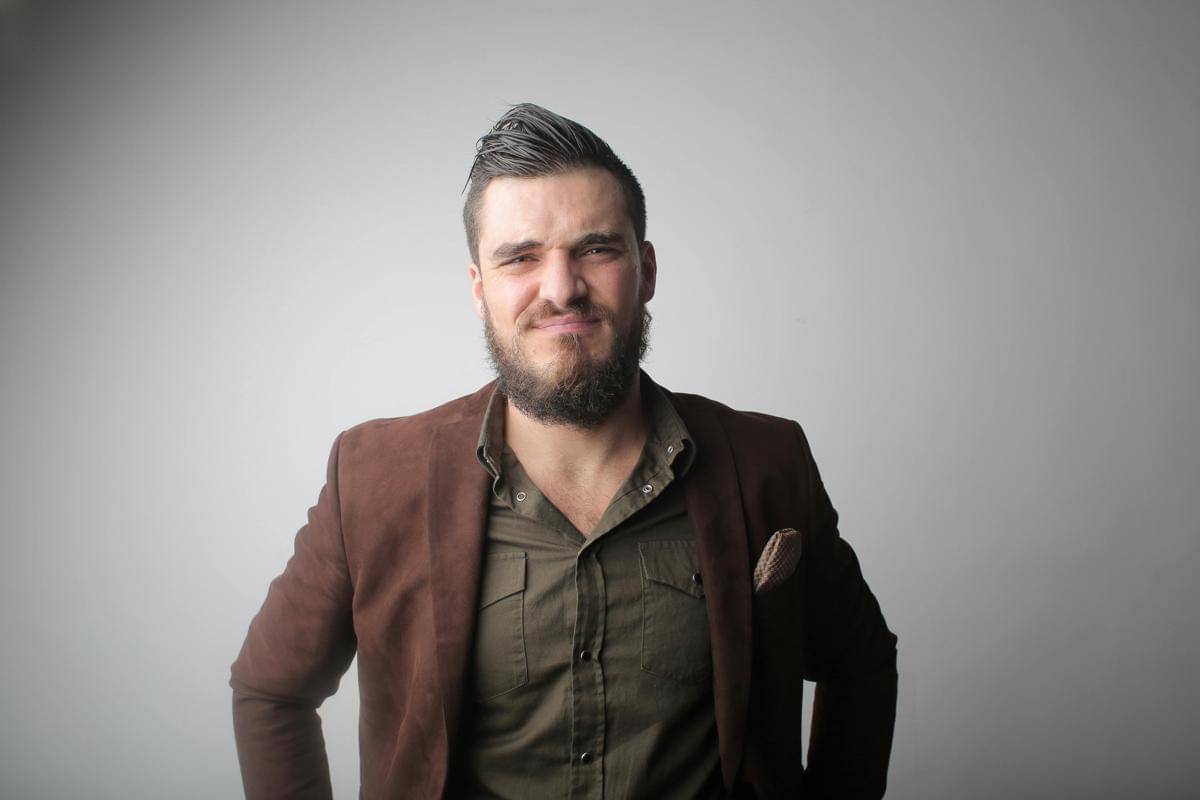 ilustrasi pria memakai blazer (pexels.com/Andrea Piacquadio)