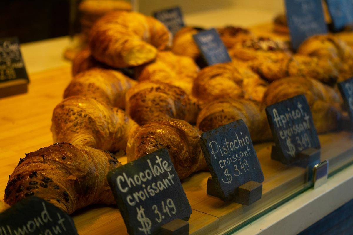 ilustrasi label harga di bakery (unsplash.com/Terrillo Walls)