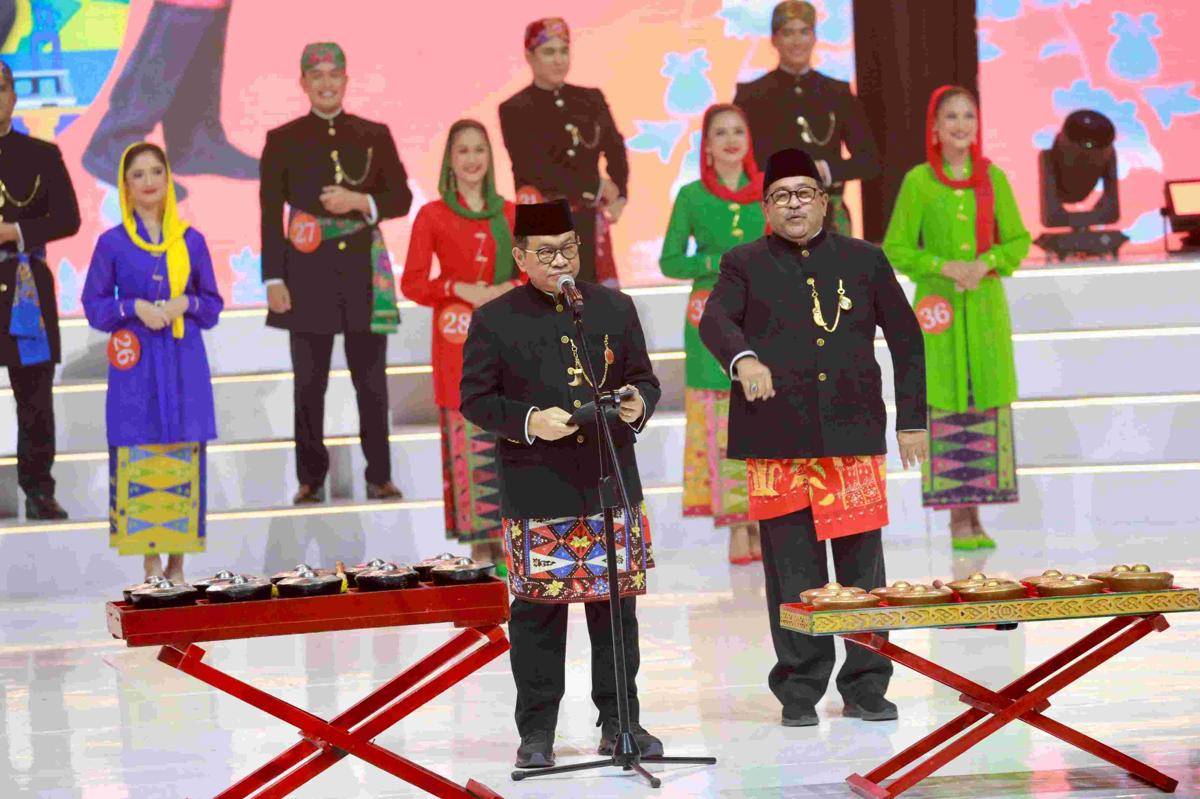 Pemprov DKI Jakarta, Gubernur DKI Jakarta, Pramono Anung, didampingi Wakil Gubernur (Wagub) DKI Jakarta, Rano Karno, menghadiri Malam Final Pemilihan Abang None Jakarta 2025 di Graha Bhakti Budaya, Taman Ismail Marzuki, Cikini, Jakarta Pusat, pada Jumat (26/09). (Dok. Pemprov DKI Jakarta)
