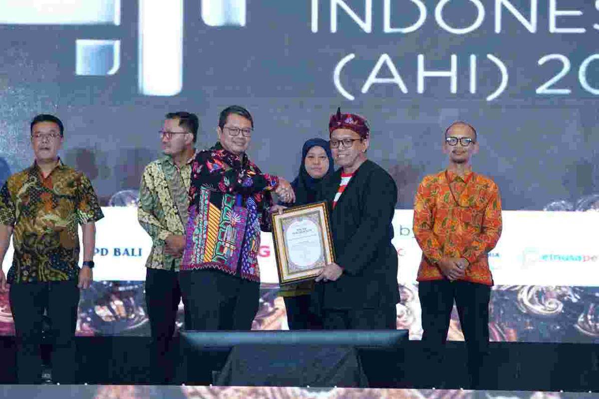 Pemprov DKI Jakarta, Malam Anugerah Humas Indonesia ke-7 yang digelar di Hotel JW Marriott, Surabaya, pada Kamis (25/9/2025). (Dok. Pemprov DKI Jakarta)