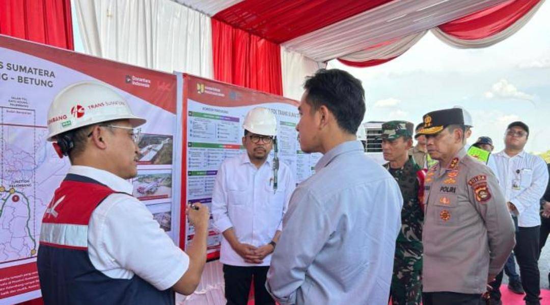 Wapres Gibran meninjau progres pembangunan Tol Palembang-Betung pada Kamis (25/9/2025). (Dok. Hutama Karya)