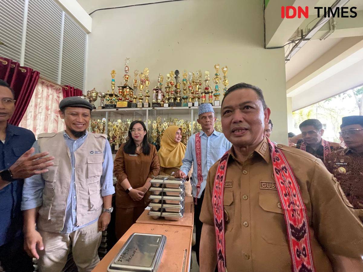 Gubernur Kalbar meninjau MBG di SMAN 1 Pontianak. 