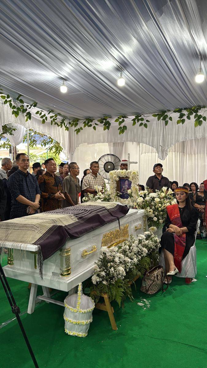 rumah duka ibunda Momo Geisha