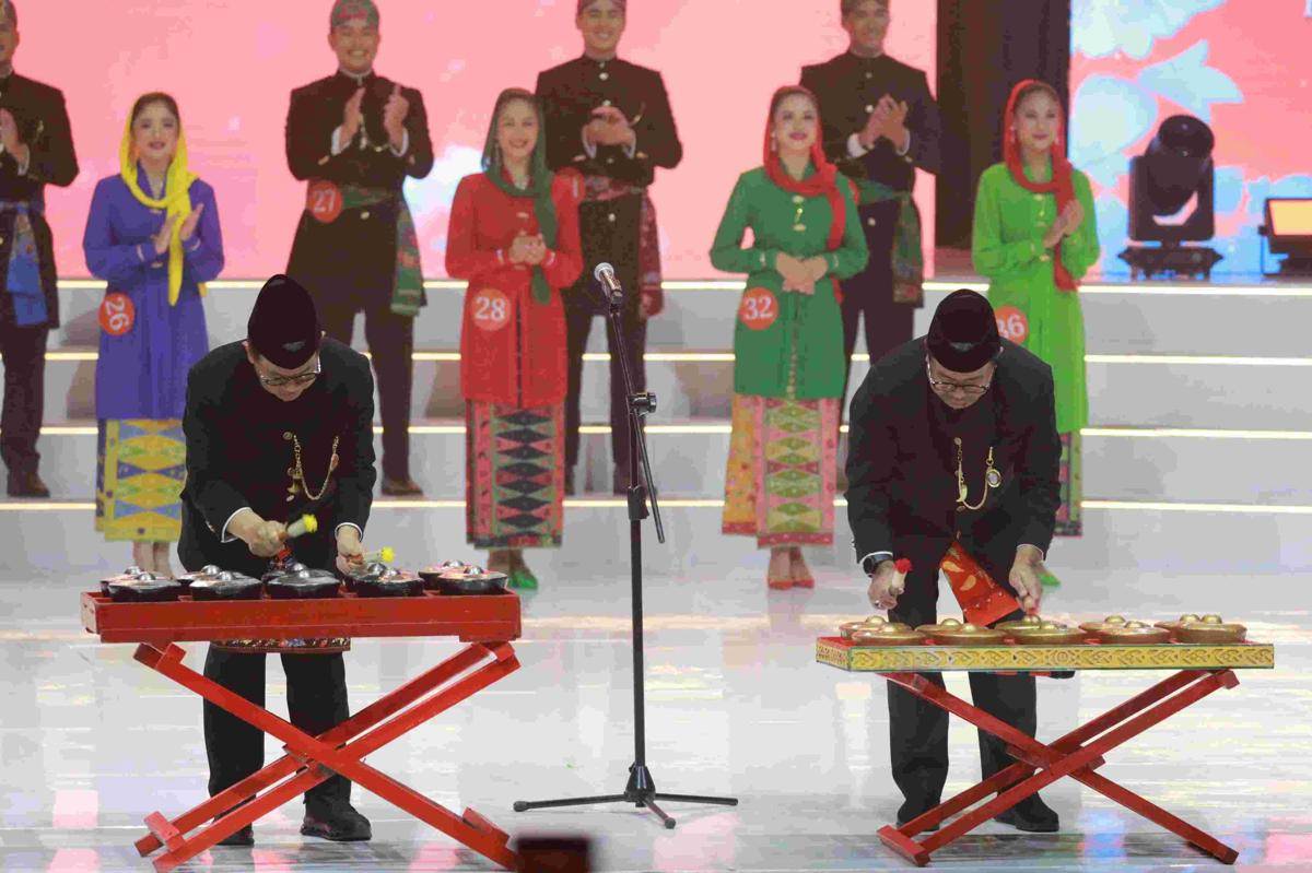Gubernur (Wagub) DKI Jakarta, Rano Karno, menghadiri Malam Final Pemilihan Abang None Jakarta 2025 di Graha Bhakti Budaya, Taman Ismail Marzuki, Cikini, Jakarta Pusat, pada Jumat (26/09).