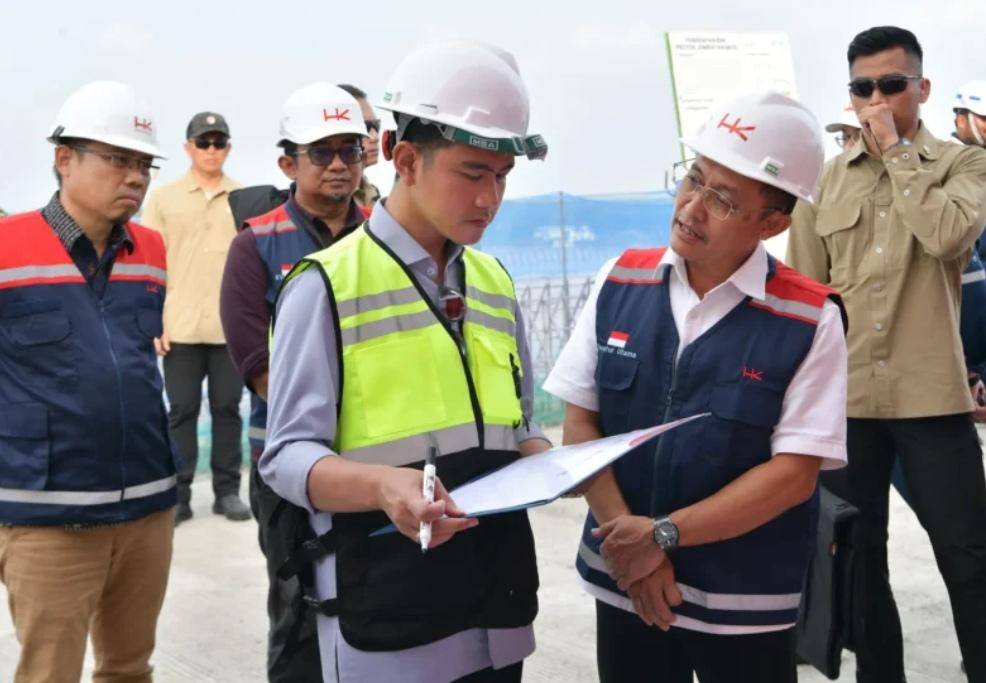 Wapres Gibran meninjau progres pembangunan Tol Palembang-Betung pada Kamis (25/9/2025). (Dok. wapresri.go.id)