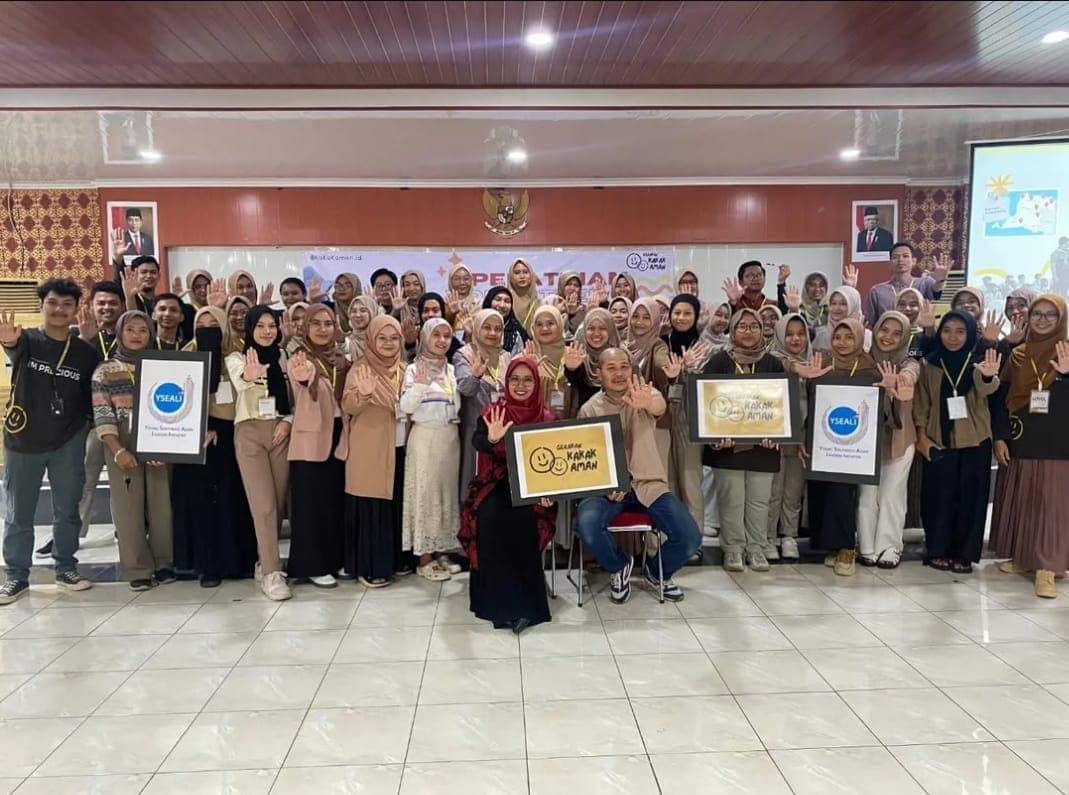 Hana Maulida dan volunteer Kakak Aman (instagram.com/kakakaman.id)