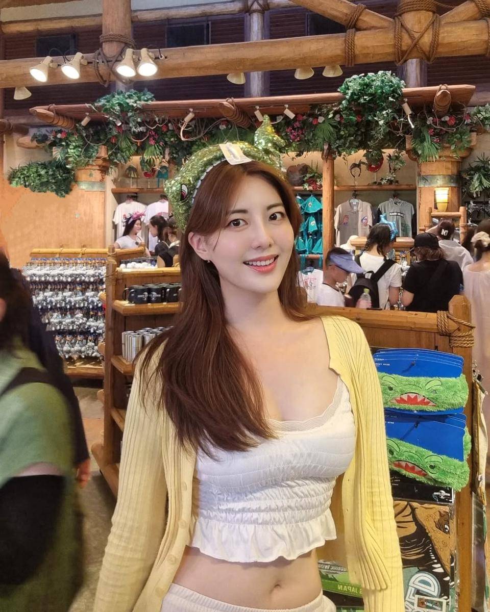 potret Lee Suyeon, Miss Universe Korea 2025 (instagram.com/xxs_yeon)