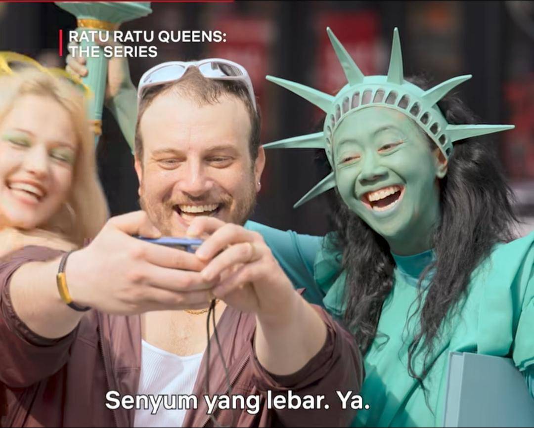 Asri Welas jadi Patung Liberty di Amerika 