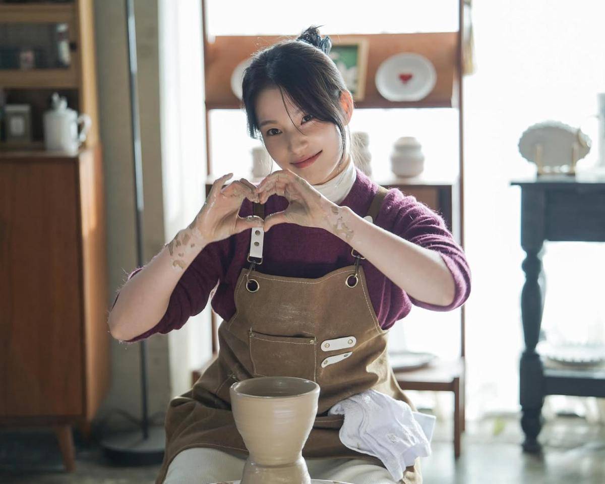 Han Dong Hee di drama Queen Mantis (instagram.com/noon_company) 