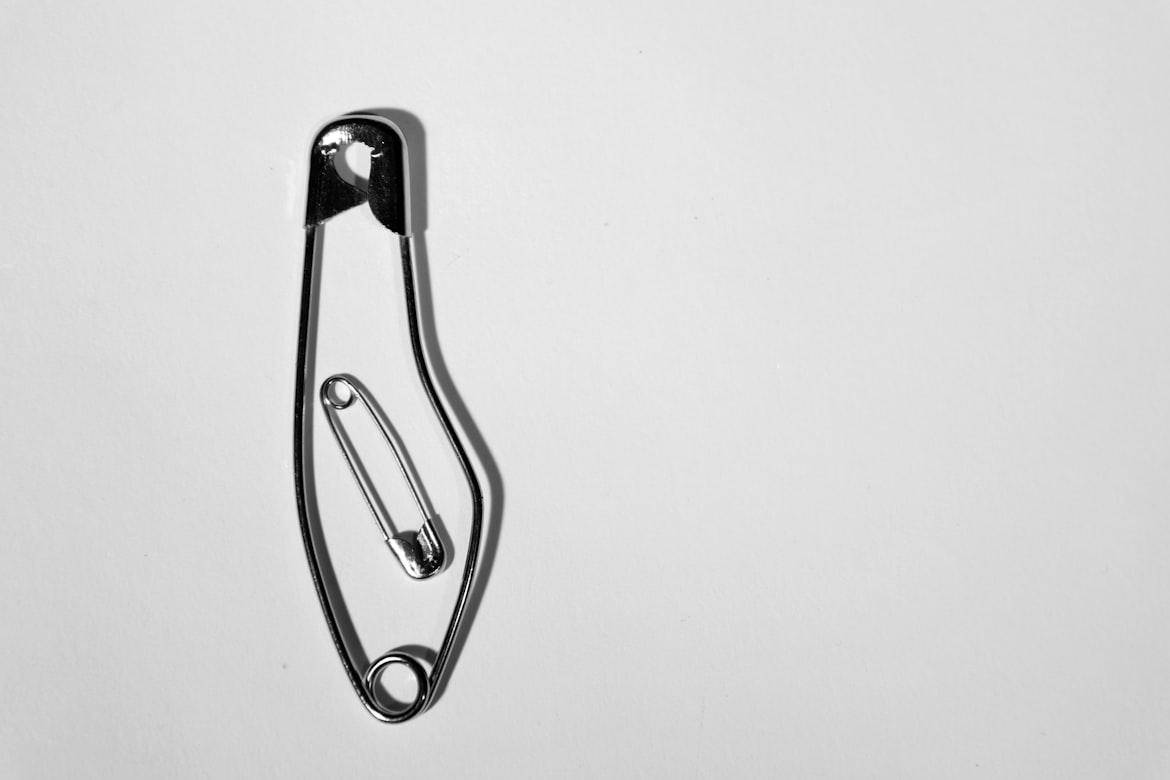 ilustrasi peniti (unsplash.com/Ju Ostroushko) 
