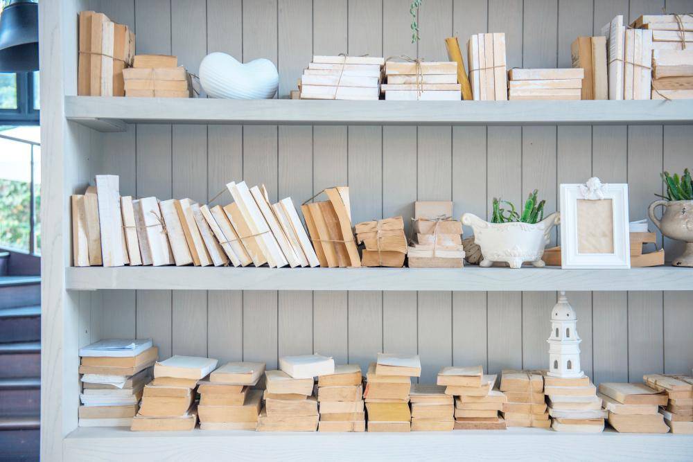 rak buku (freepik.com/rawpixel.com)