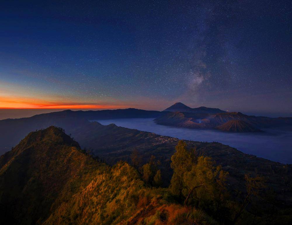 pemandangan Bromo di malam hari (unsplash.com/Hendra Yudha Pratama)