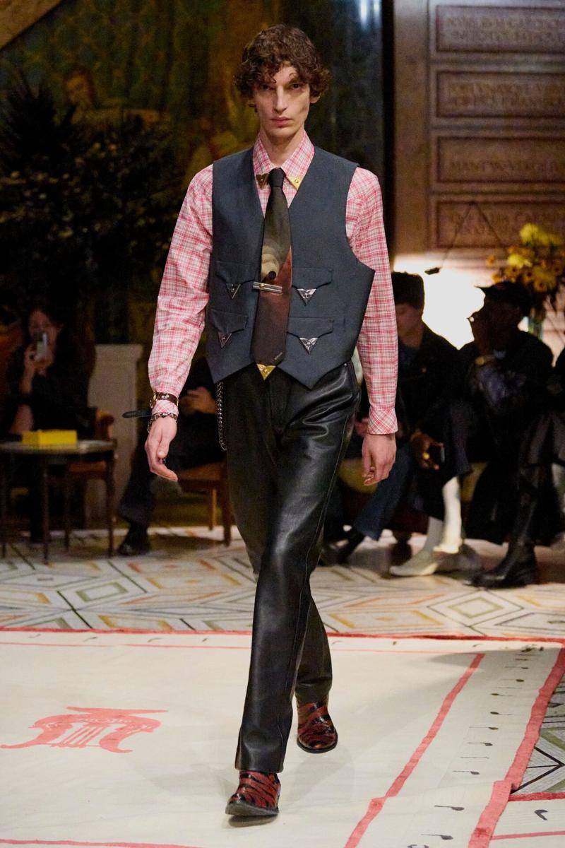 Koleksi Versace S/S '26 di Milan Fashion Week (dok. Versace)