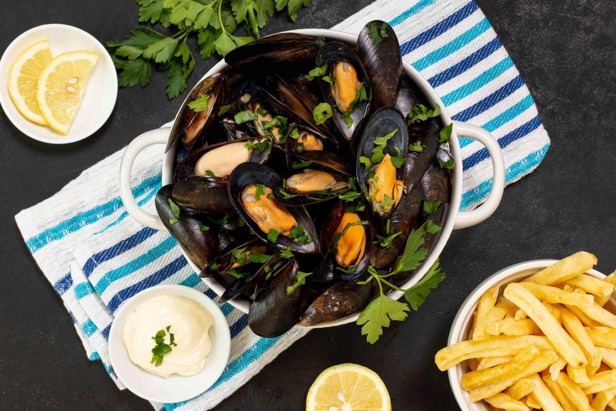 ilustrasi moules la marinière (freepik.com/freepik)