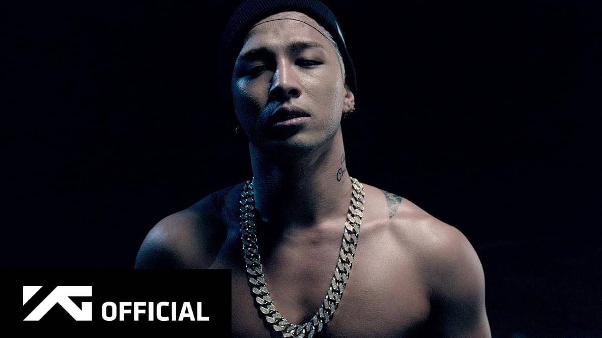 cuplikan MV "Eyes, Nose, Lips"