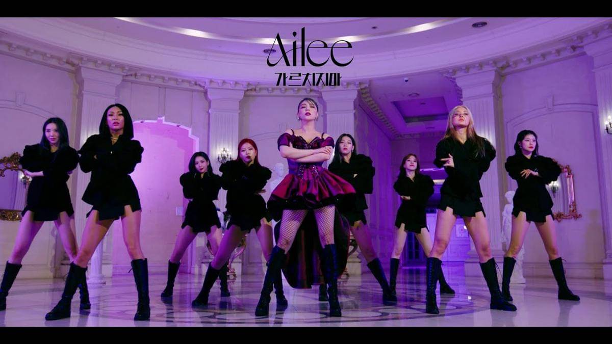 cuplikan MV "Don't Teach Me"