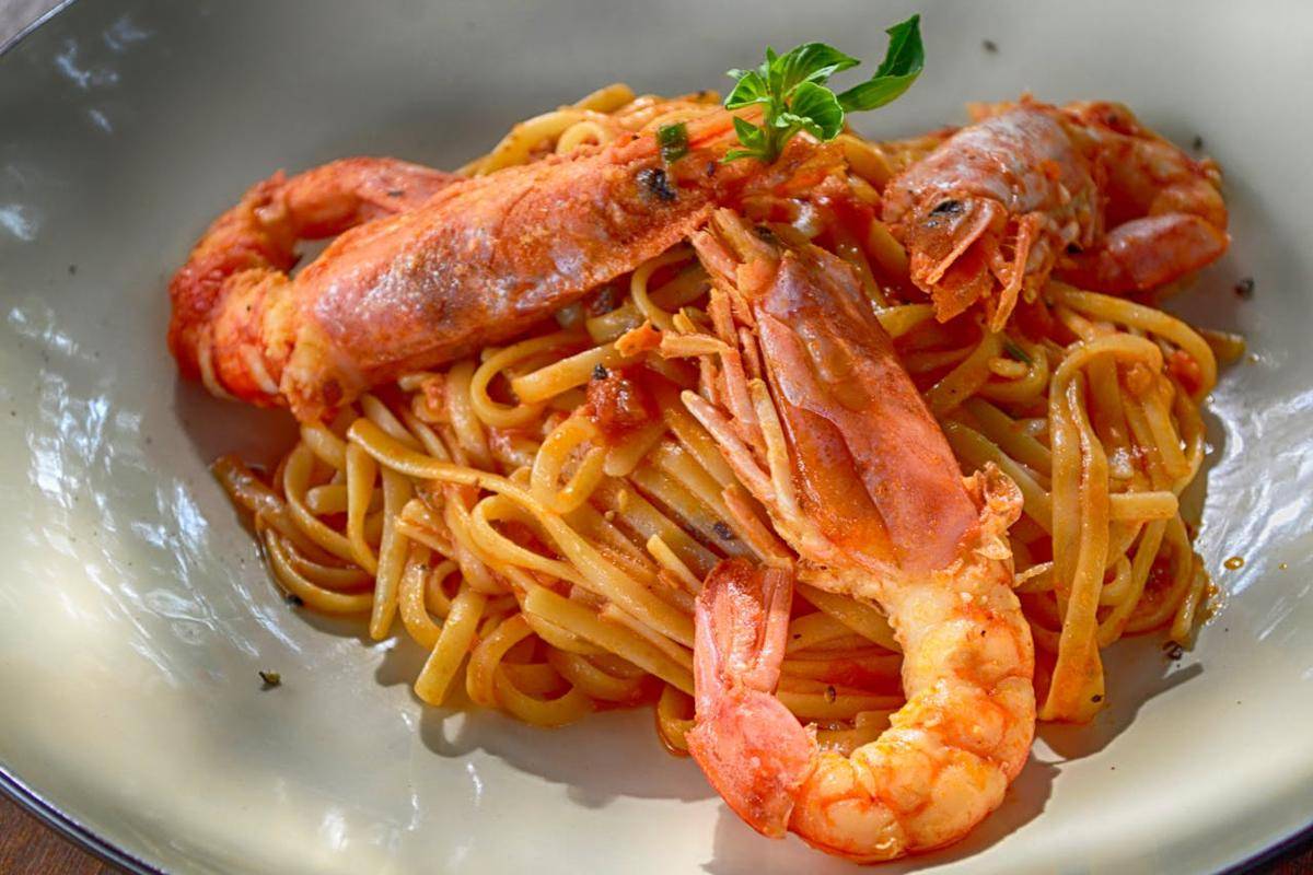 ilustrasi pasta aglio e olio 