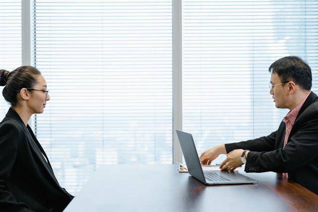 ilustrasi interview kerja (pexels.com/Mart Production)