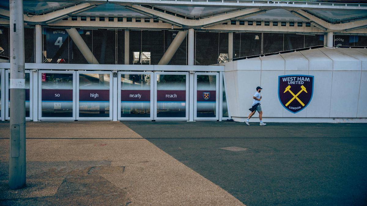 Tampak depan West Ham United Stadium