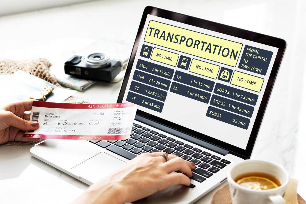 potret booking tiket bus online (freepik.com/rawpixel-com)