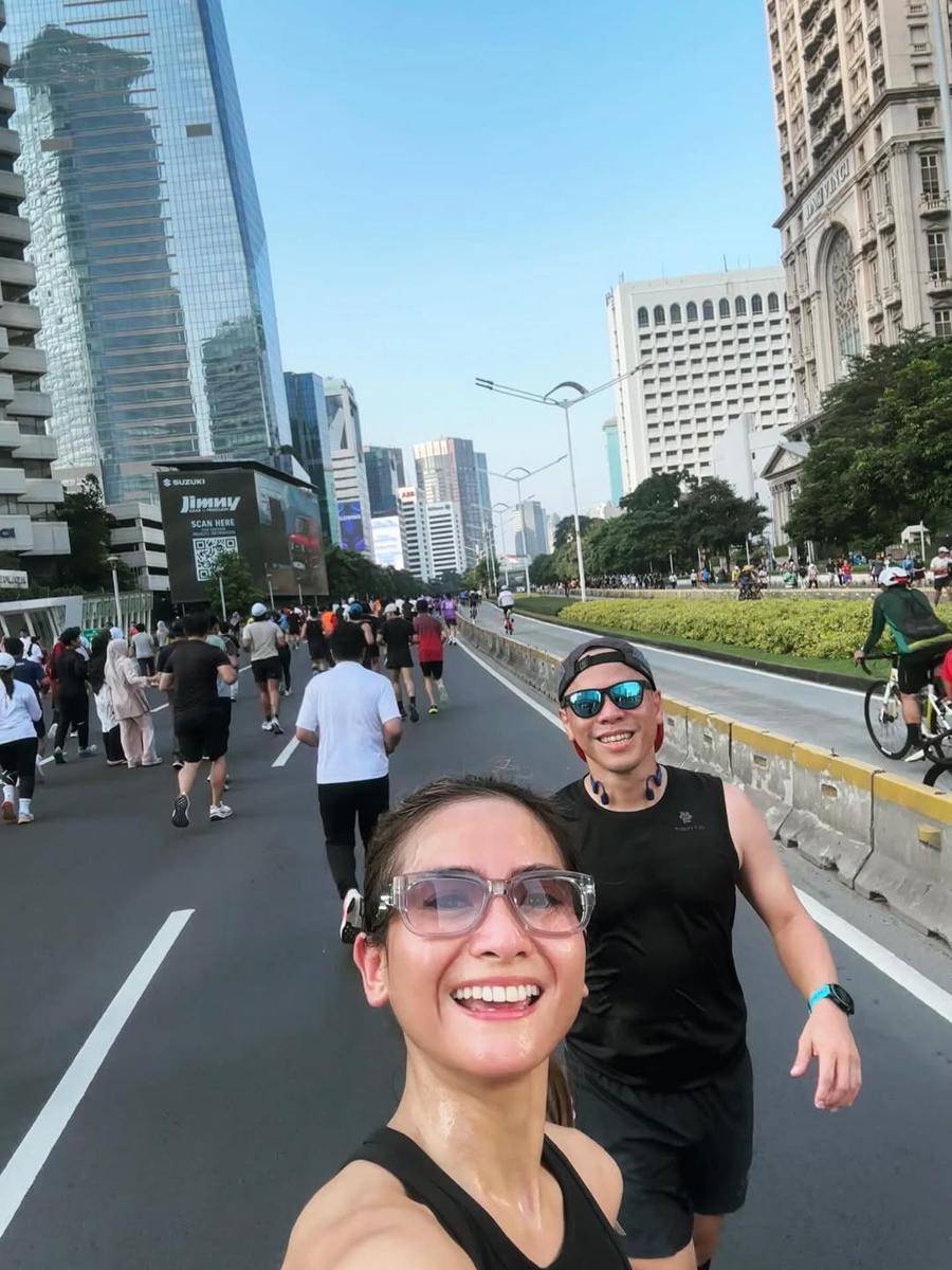 potret Acha Septriasa jogging di CFD Jakarta